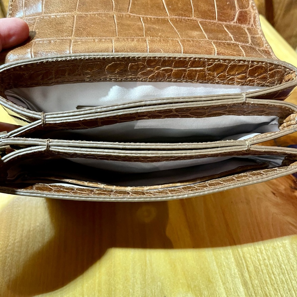 BROWN LEATHER KATE SPADE WRISTLET - Picture 2 of 11